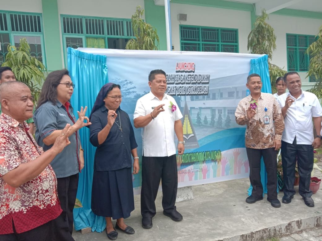 Pencanangan Sekolah Siaga Kependudukan (SSK) dan Pelantikan PIK-R SMP/ SMA Theodorus Kotamobagu